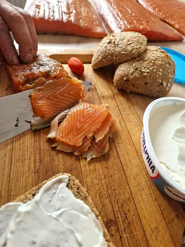 Fisch in Scheiben geschnitten – zum Servieren, Räucherofen DREVOS Classic