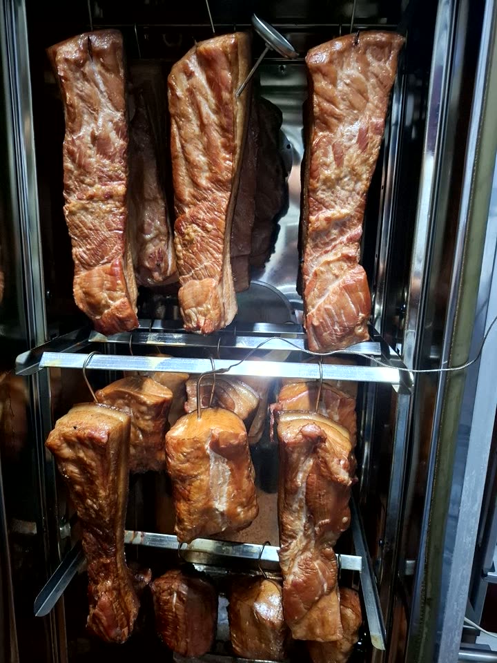 Rippchen und Fleisch — Heißräuchern, Räucherofen DREVOS Classic PRO