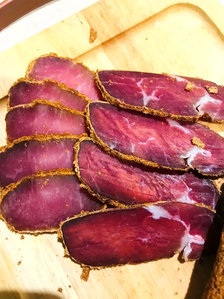 Käse und getrocknetes Fleisch – in Scheiben, Räucherofen DREVOS Family PRO