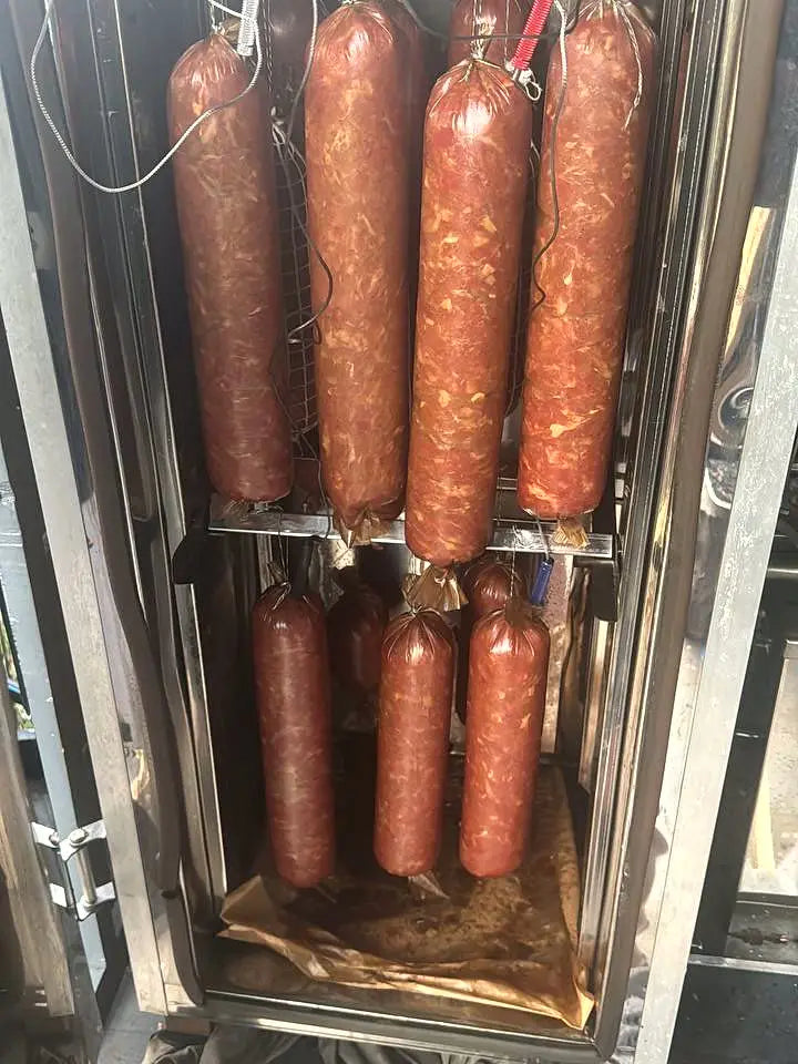 Hausgemachte Würstchen – Heißräuchern, Räucherofen DREVOS Family PRO