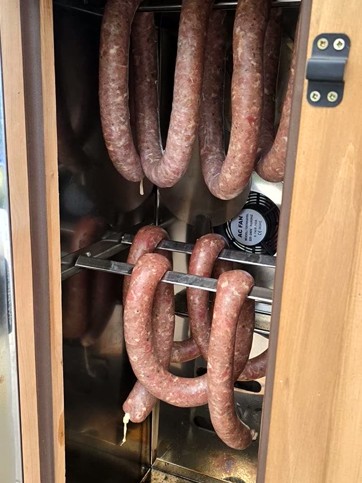 Hausgemachte Würstchen im Räucherofen DREVOS Family