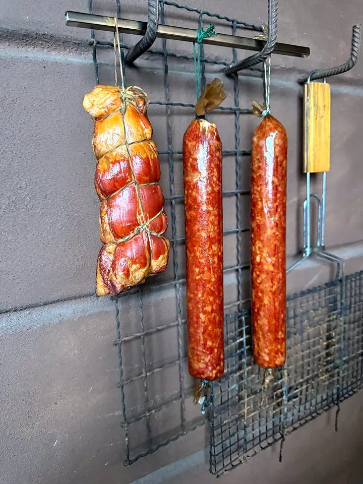 Geräuchertes Fleisch aufschneiden zum Servieren, DREVOS Mini