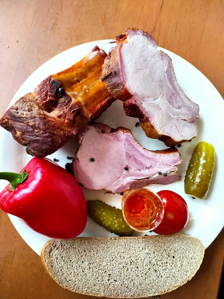 Verschiedene Gerichte zum Servieren – Portion, Räucherkammer DREVOS Smoke Chamber 50+